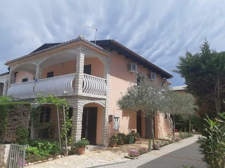 Apartmani Katica Vir Εξωτερικό φωτογραφία
